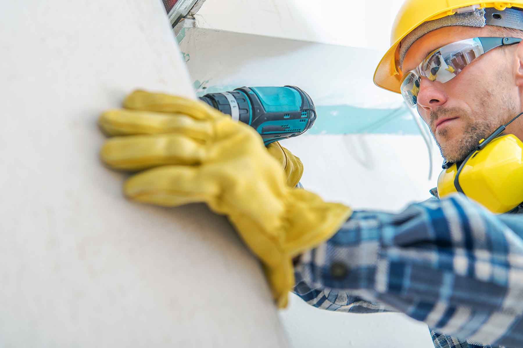 contractor-remodeling-job-NC9F2UH.jpg